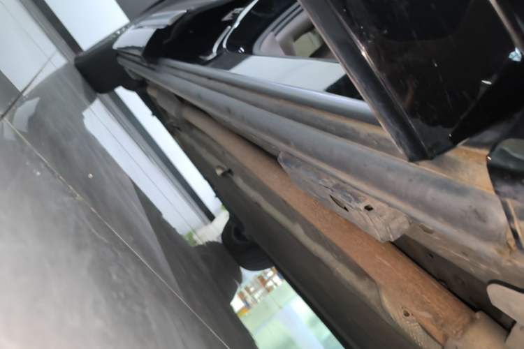 Used Denza D9 2022 DM-i 970 Four-Wheel Drive Flagship Model Right Side Sill