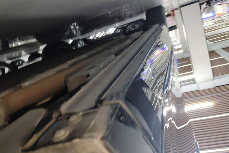Used Denza D9 2022 DM-i 970 Four-Wheel Drive Prestige Model Right Side Sill