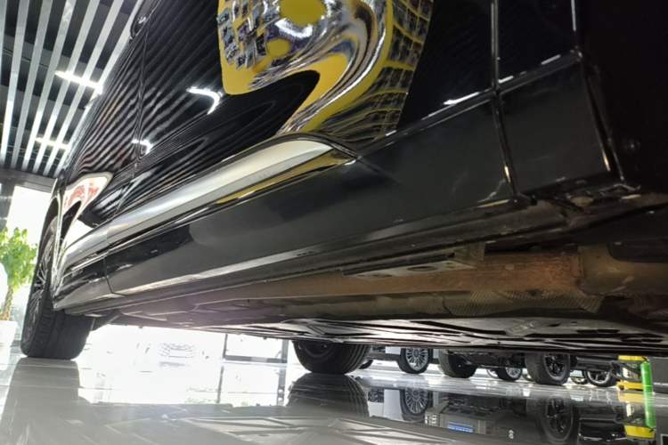Used Denza D9 2022 DM-i 970 Four-Wheel Drive Flagship Model Right Side Sill