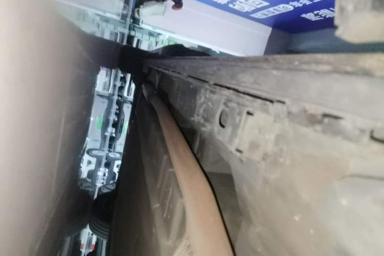 Used Denza D9 2022 DM-i 970 Four-Wheel Drive Prestige Model Right Side Sill