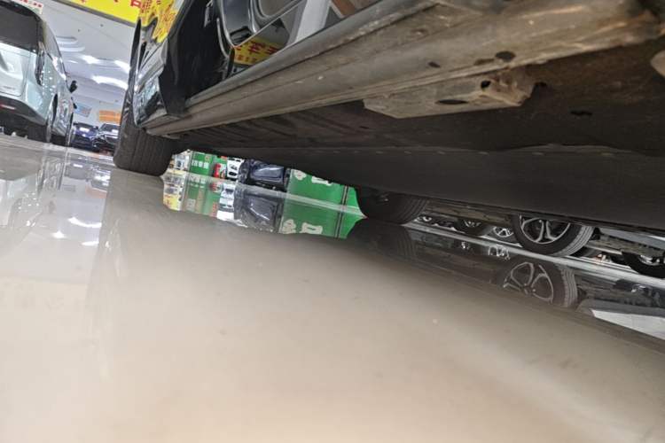 Used Denza D9 2022 EV 620 Prestige Model Right Side Sill