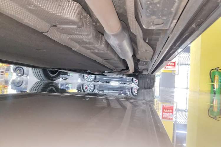 Used Denza D9 2022 DM-i 970 Four-Wheel Drive Flagship Model Right Side Sill