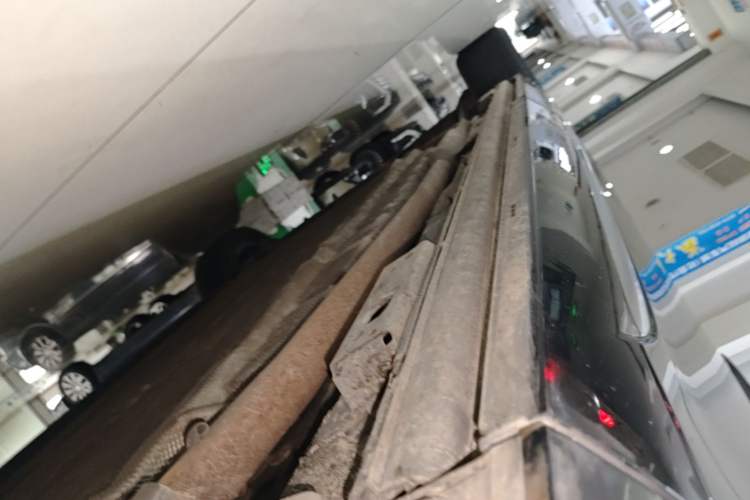 Used Denza D9 2022 DM-i 970 Four-Wheel Drive Flagship Model Right Side Sill
