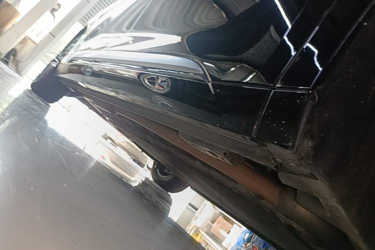 Used Denza D9 2022 DM-i 970 Four-Wheel Drive Prestige Model Right Side Sill