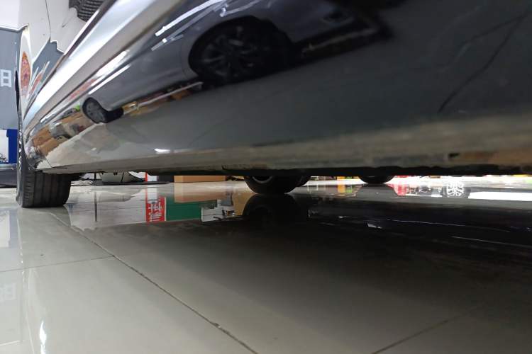 Used Denza D9 2022 DM-i 970 Four-Wheel Drive Flagship Model Right Side Sill