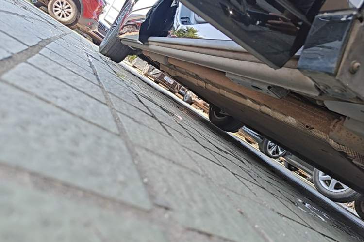 Used Denza D9 2022 DM-i 970 Four-Wheel Drive Flagship Model Right Side Sill
