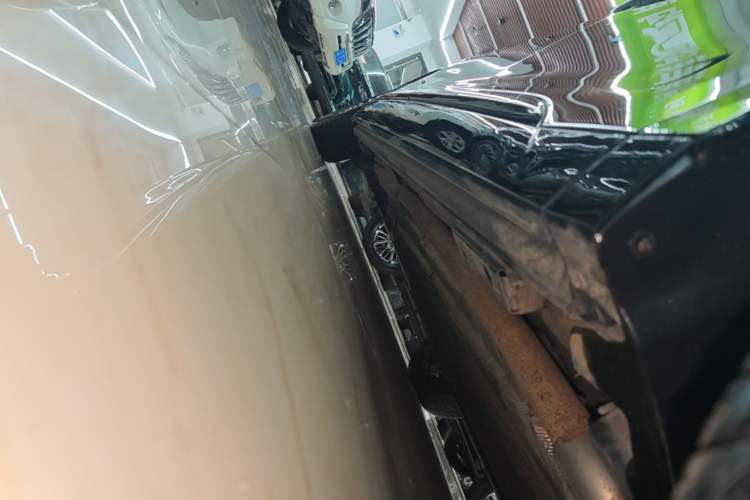 Used Denza D9 2022 DM-i 970 Four-Wheel Drive Flagship Model Right Side Sill