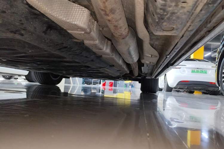 Used Denza D9 2022 DM-i 970 Four-Wheel Drive Prestige Model Right Side Sill