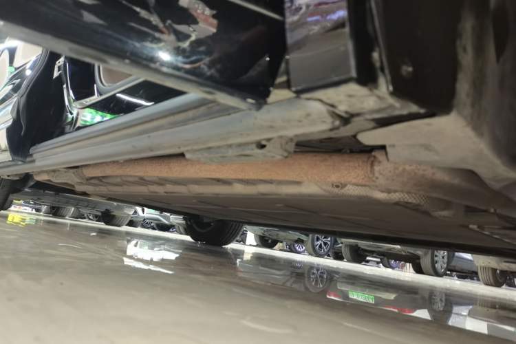 Used Denza D9 2022 DM-i 1040 Prestige Model Right Side Sill