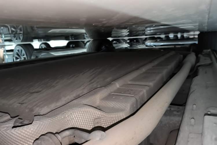 Used Denza D9 2022 DM-i 970 Four-Wheel Drive Prestige Model Right Side Sill