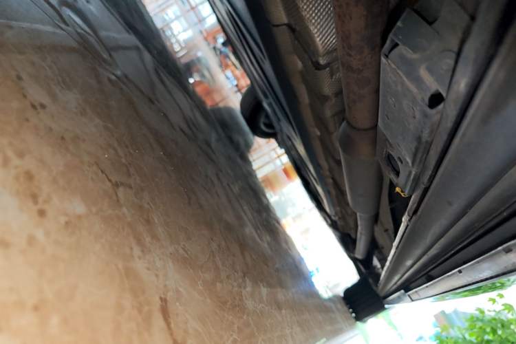 Used Denza D9 2022 DM-i 1040 Prestige Model Right Side Sill