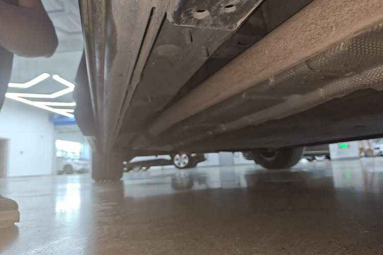Used Denza D9 2022 DM-i 970 Four-Wheel Drive Flagship Model Right Side Sill