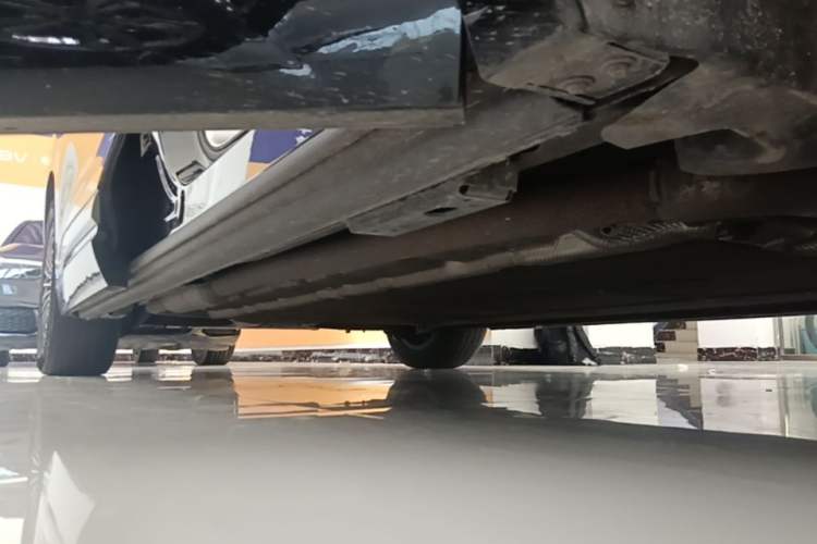 Used Denza D9 2022 DM-i 970 Four-Wheel Drive Prestige Model Right Side Sill