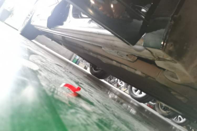 Used Denza D9 2022 DM-i 970 Four-Wheel Drive Flagship Model Right Side Sill