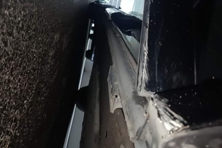 Used Denza D9 2022 EV 600 Four-Wheel Drive Flagship Model Right Side Sill