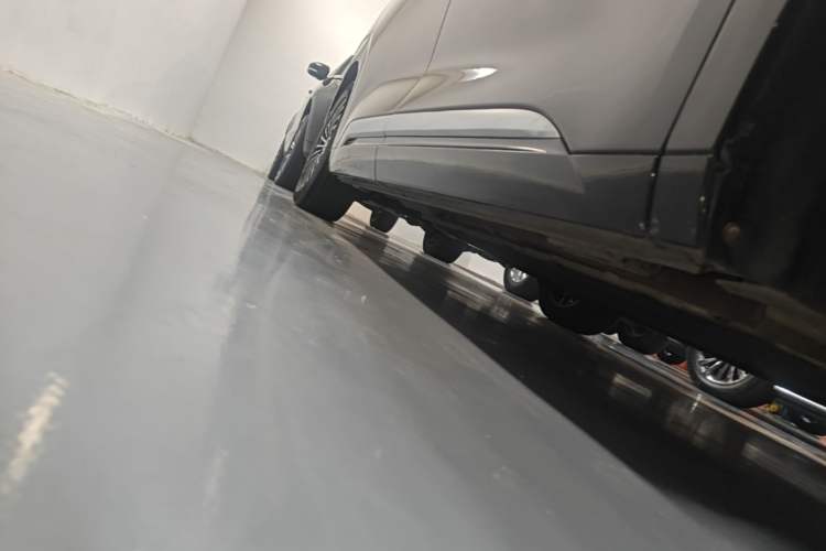 Used Denza D9 2022 DM-i 970 Four-Wheel Drive Flagship Model Right Side Sill