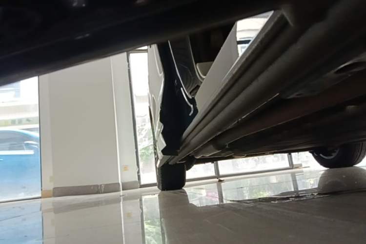 Used Denza D9 2022 DM-i 970 Four-Wheel Drive Prestige Model Right Side Sill