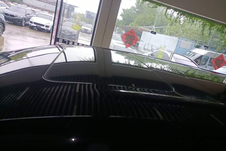 Used Denza D9 2022 DM-i 1040 Prestige Model Roof
