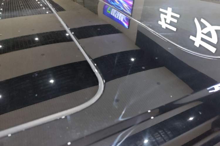 Used Denza D9 2022 DM-i 1040 Prestige Model Roof