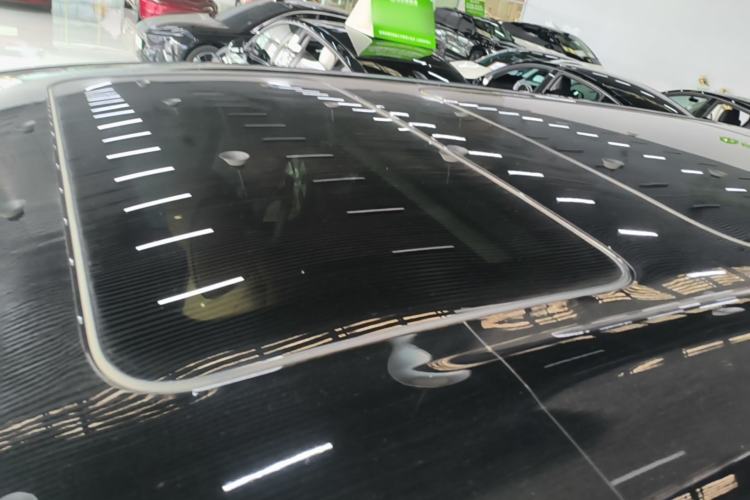 Used Denza D9 2022 DM-i 1040 Prestige Model Roof