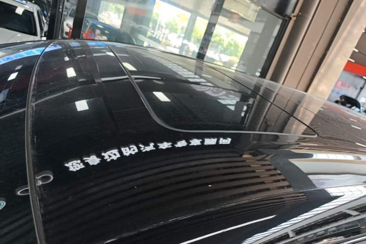 Used Denza D9 2022 DM-i 1040 Prestige Model Roof