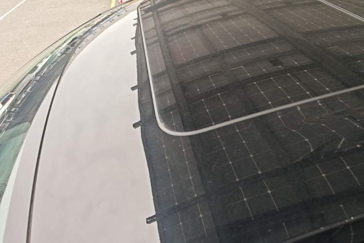 Used Denza D9 2022 DM-i 1040 Prestige Model Roof
