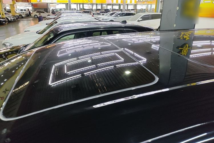 Used Denza D9 2022 DM-i 1040 Prestige Model Roof