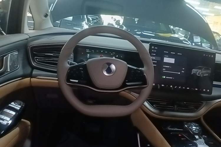 Used Denza D9 2022 DM-i 970 Four-Wheel Drive Flagship Model Steering Wheel