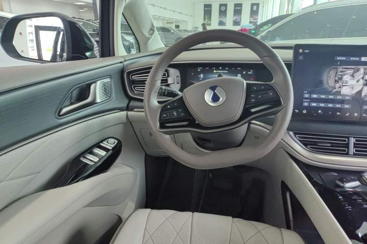 Used Denza D9 2022 DM-i 970 Four-Wheel Drive Flagship Model Steering Wheel