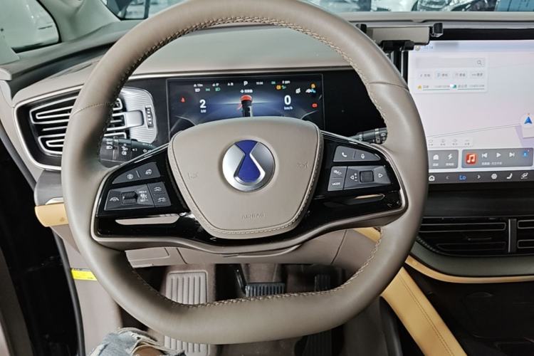 Used Denza D9 2022 DM-i 970 Four-Wheel Drive Flagship Model Steering Wheel