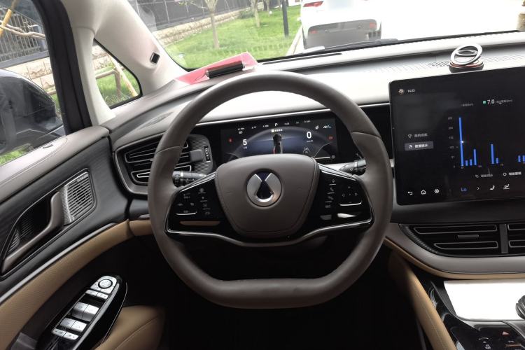 Used Denza D9 2022 DM-i 970 Four-Wheel Drive Flagship Model Steering Wheel