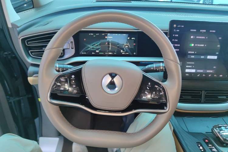 Used Denza D9 2022 DM-i 970 Four-Wheel Drive Flagship Model Steering Wheel