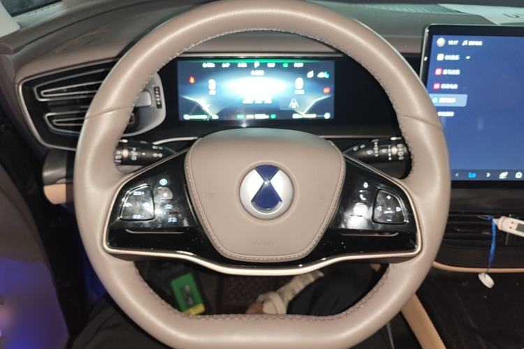 Used Denza D9 2022 DM-i 1040 Prestige Model Steering Wheel