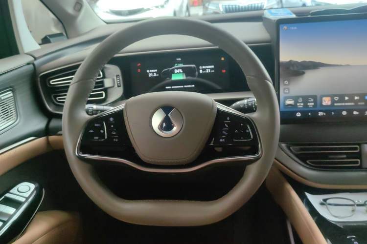Used Denza D9 2022 DM-i 970 Four-Wheel Drive Prestige Model Steering Wheel