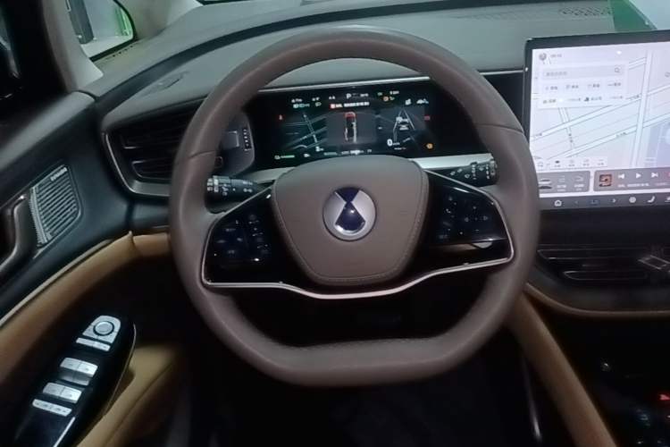 Used Denza D9 2022 DM-i 970 Four-Wheel Drive Flagship Model Steering Wheel