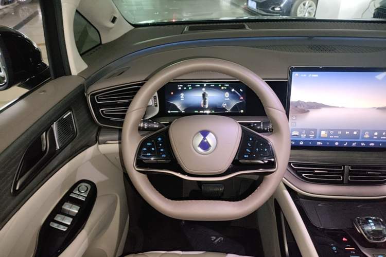 Used Denza D9 2022 DM-i 970 Four-Wheel Drive Flagship Model Steering Wheel