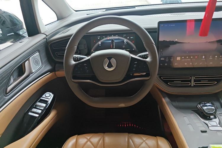 Used Denza D9 2022 DM-i 970 Four-Wheel Drive Prestige Model Steering Wheel
