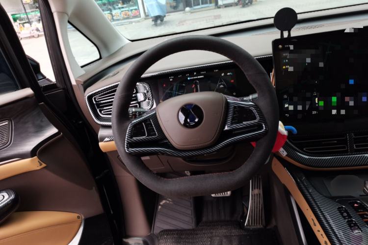 Used Denza D9 2022 DM-i 1040 Prestige Model Steering Wheel