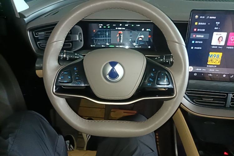 Used Denza D9 2022 DM-i 1040 Prestige Model Steering Wheel