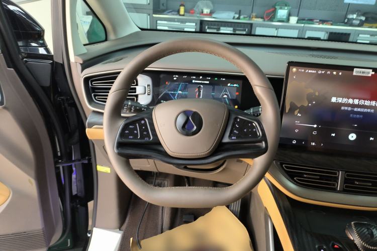 Used Denza D9 2022 DM-i 1040 Prestige Model Steering Wheel
