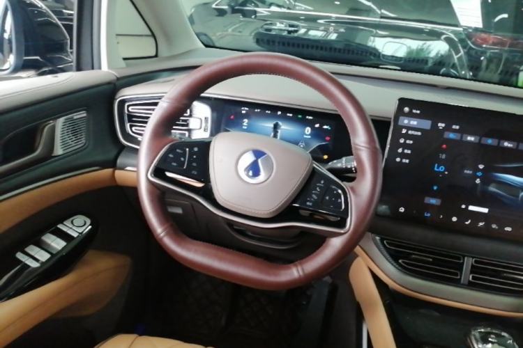 Used Denza D9 2022 DM-i 970 Four-Wheel Drive Prestige Model Steering Wheel