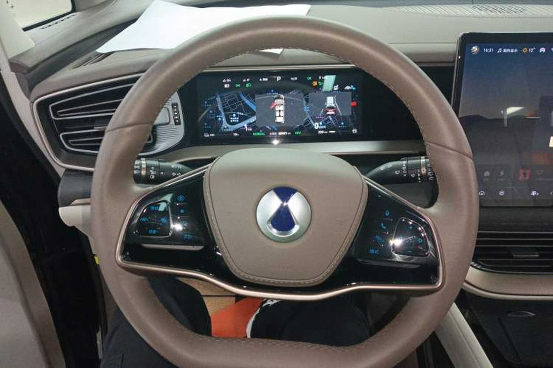 Used Denza D9 2022 DM-i 970 Four-Wheel Drive Prestige Model Steering Wheel