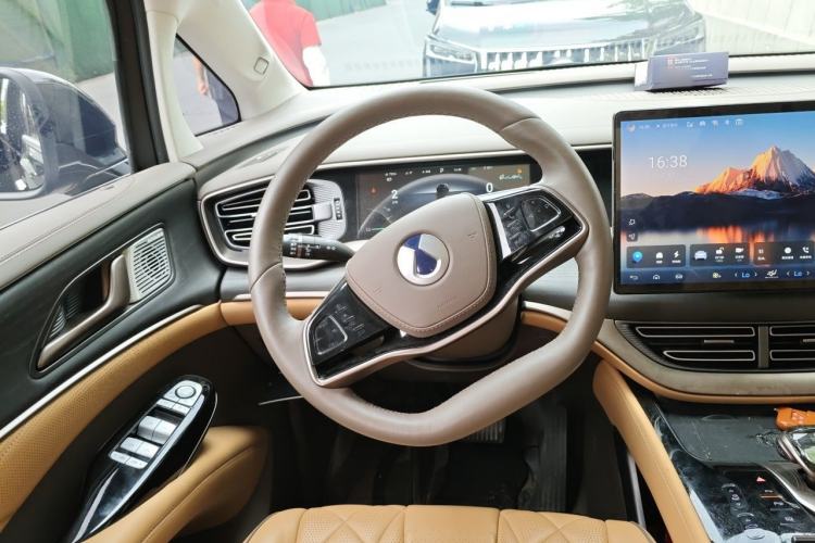 Used Denza D9 2022 DM-i 970 Four-Wheel Drive Flagship Model Steering Wheel