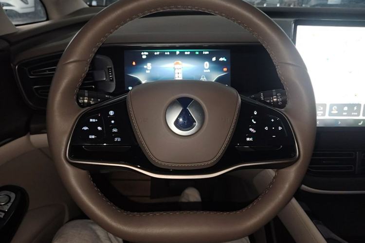 Used Denza D9 2022 DM-i 970 Four-Wheel Drive Flagship Model Steering Wheel