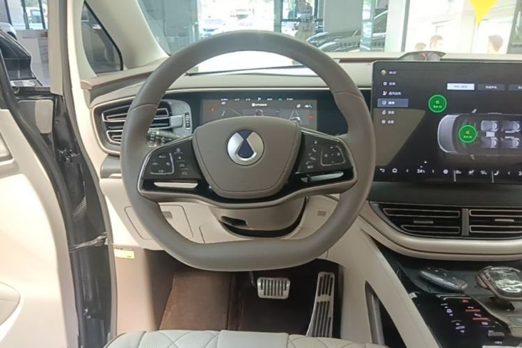 Used Denza D9 2022 DM-i 970 Four-Wheel Drive Prestige Model Steering Wheel