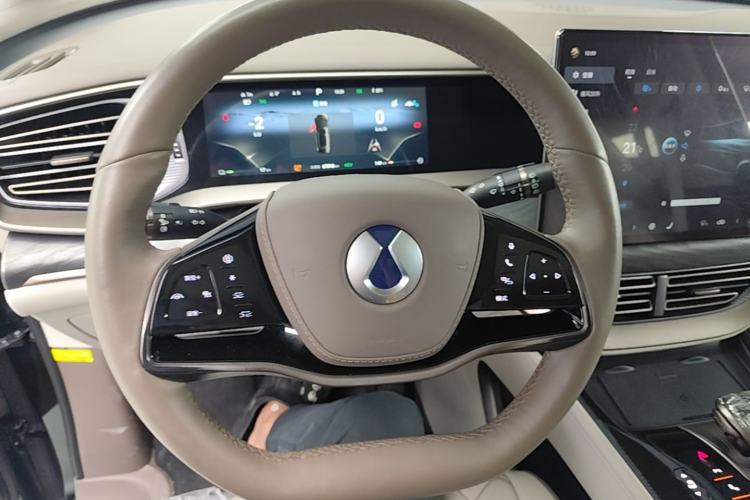 Used Denza D9 2022 DM-i 1040 Prestige Model Steering Wheel