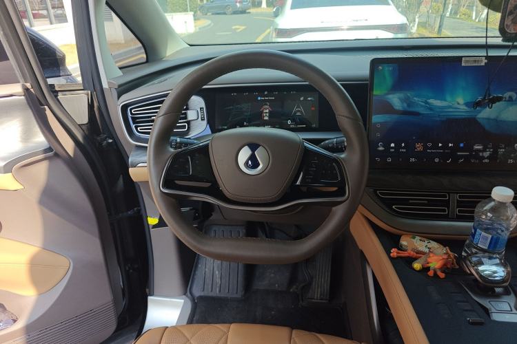 Used Denza D9 2022 DM-i 1040 Prestige Model Steering Wheel