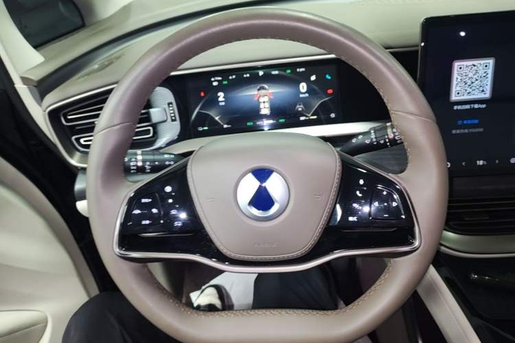 Used Denza D9 2022 DM-i 970 Four-Wheel Drive Prestige Model Steering Wheel