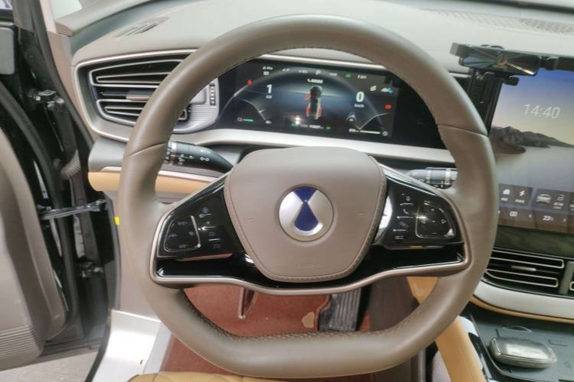 Used Denza D9 2022 DM-i 1040 Prestige Model Steering Wheel