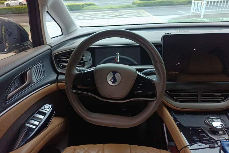 Used Denza D9 2022 EV 620 Prestige Model Steering Wheel